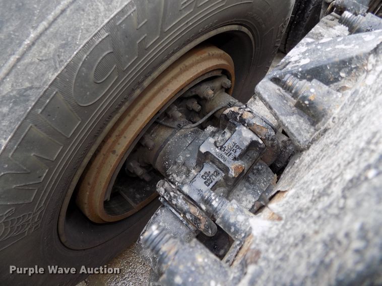 image for item DG2505 2010 Peterbilt 387 semi truck