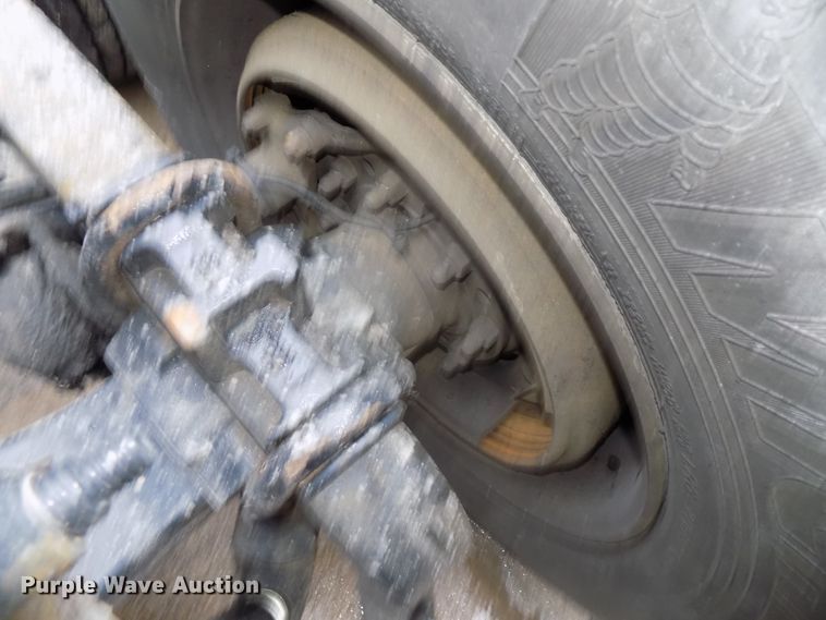 image for item DG2505 2010 Peterbilt 387 semi truck