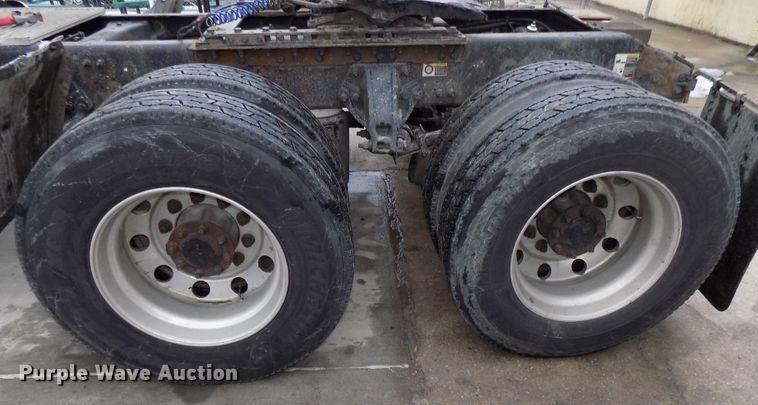 image for item DG2505 2010 Peterbilt 387 semi truck