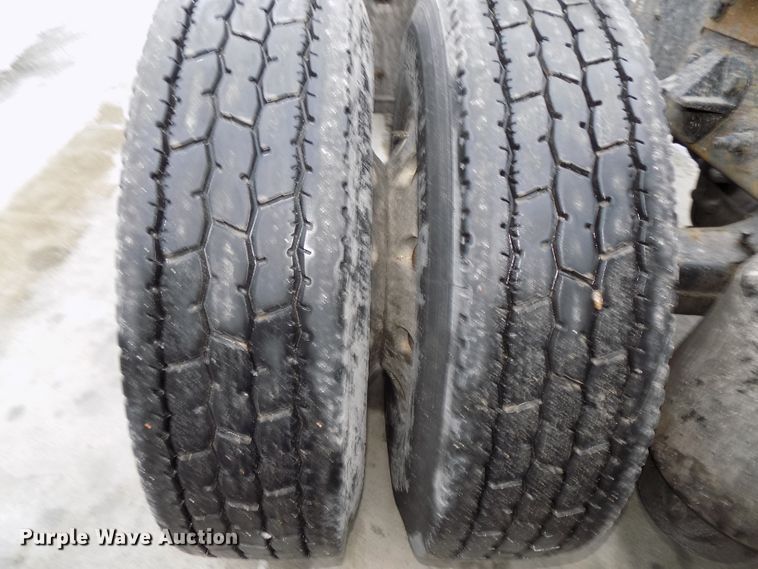 image for item DG2505 2010 Peterbilt 387 semi truck