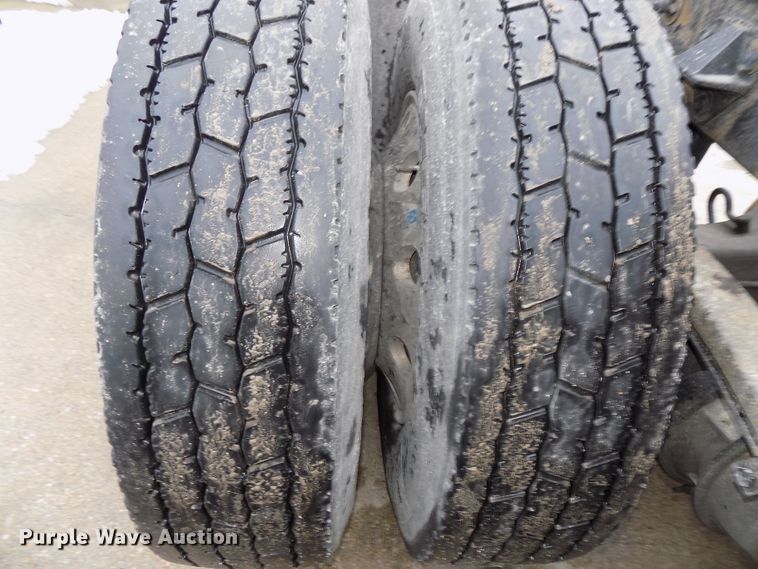 image for item DG2505 2010 Peterbilt 387 semi truck