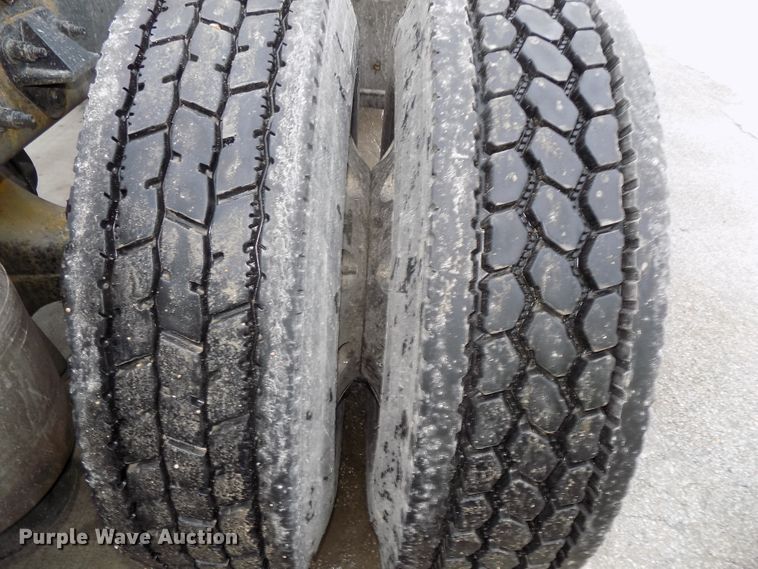 image for item DG2505 2010 Peterbilt 387 semi truck