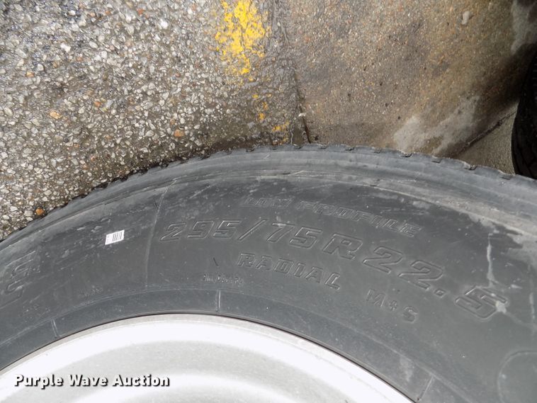 image for item DG2505 2010 Peterbilt 387 semi truck