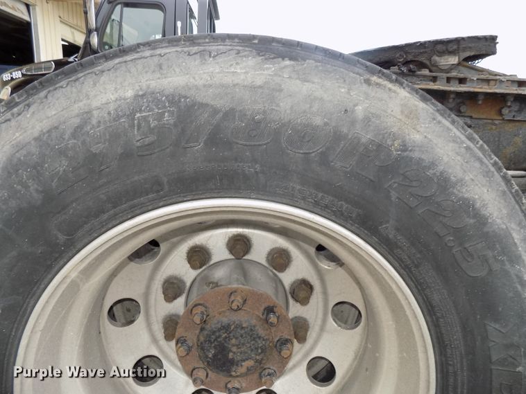 image for item DG2505 2010 Peterbilt 387 semi truck