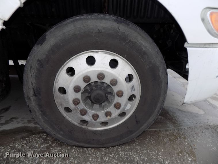 image for item DG2505 2010 Peterbilt 387 semi truck