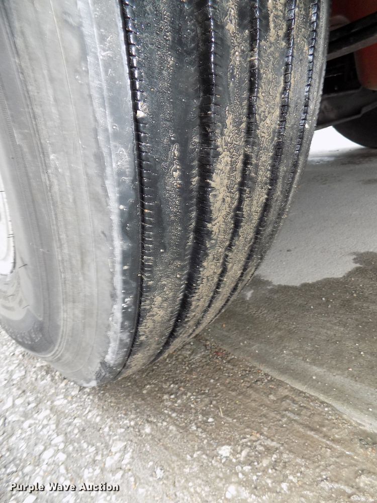 image for item DG2505 2010 Peterbilt 387 semi truck