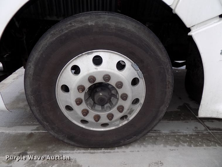 image for item DG2505 2010 Peterbilt 387 semi truck