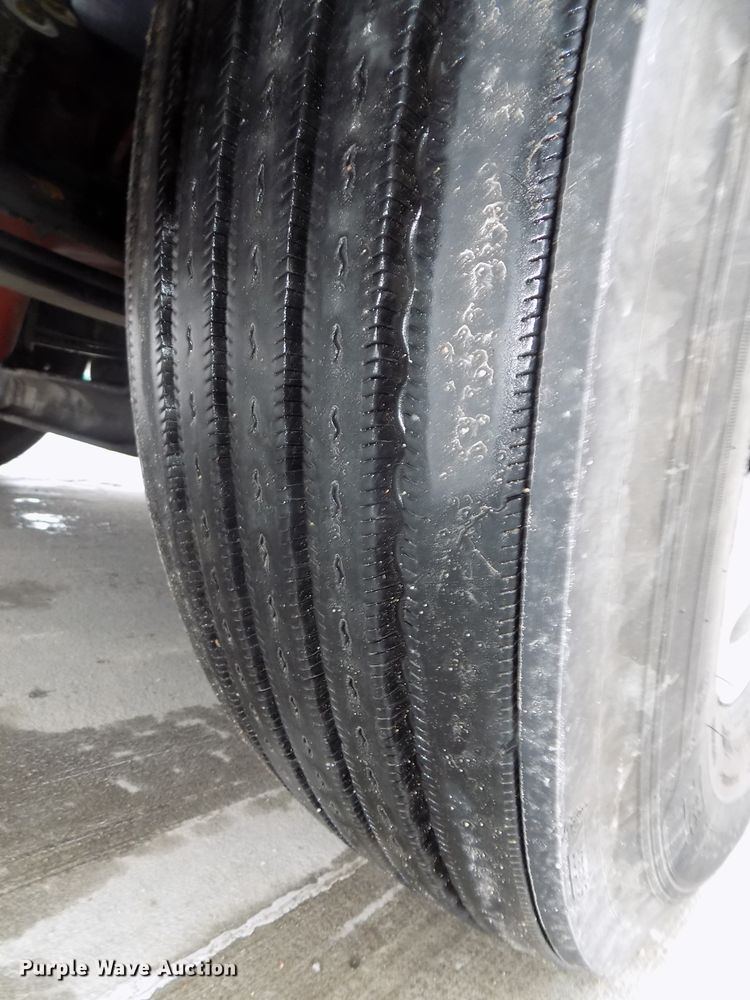 image for item DG2505 2010 Peterbilt 387 semi truck