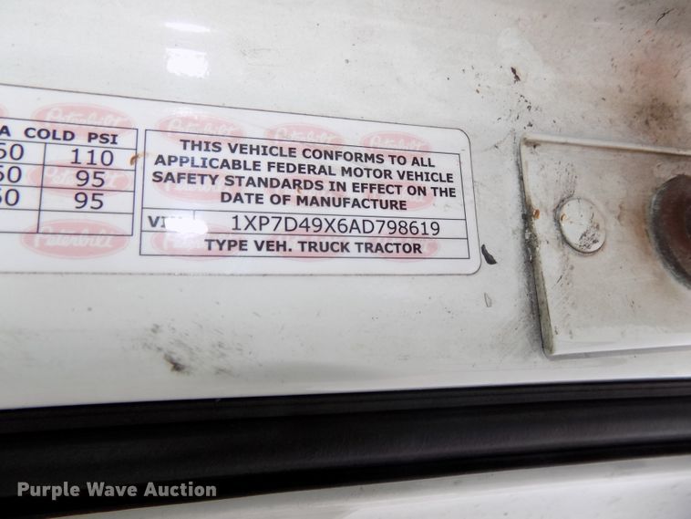 image for item DG2505 2010 Peterbilt 387 semi truck