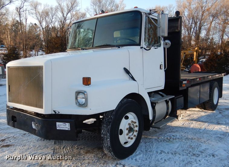 image for item DG5892 1995 White GMC WG flatbed truck