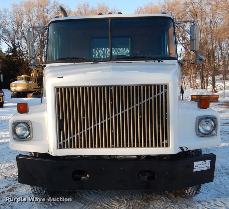 image for item DG5892 1995 White GMC WG flatbed truck