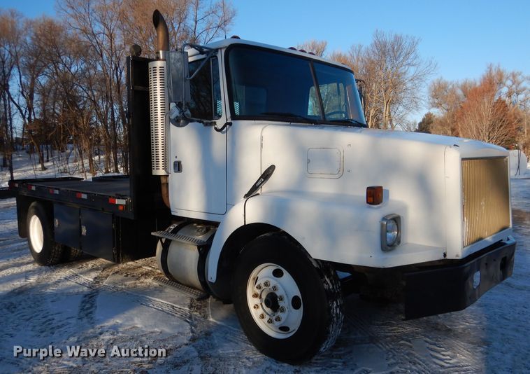 image for item DG5892 1995 White GMC WG flatbed truck