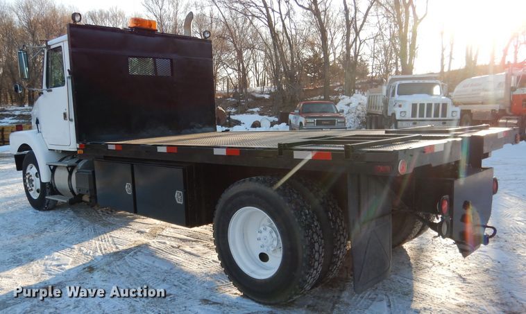 image for item DG5892 1995 White GMC WG flatbed truck