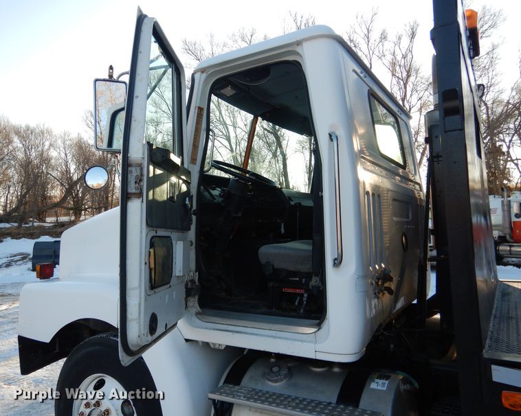 image for item DG5892 1995 White GMC WG flatbed truck