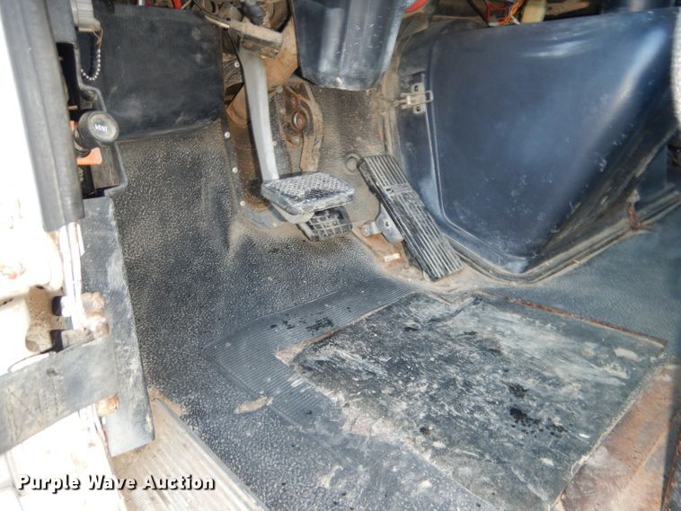 image for item DG5892 1995 White GMC WG flatbed truck