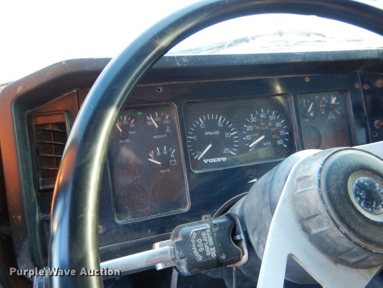 image for item DG5892 1995 White GMC WG flatbed truck