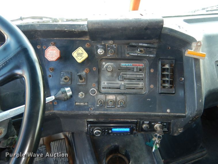 image for item DG5892 1995 White GMC WG flatbed truck