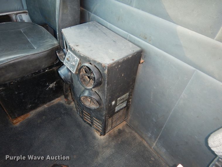 image for item DG5892 1995 White GMC WG flatbed truck