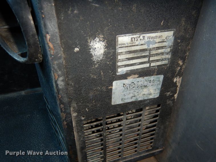 image for item DG5892 1995 White GMC WG flatbed truck