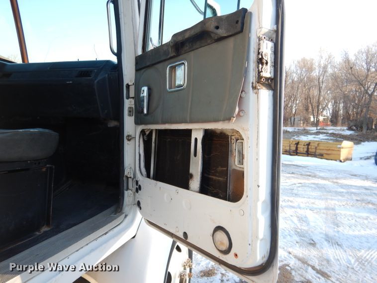 image for item DG5892 1995 White GMC WG flatbed truck