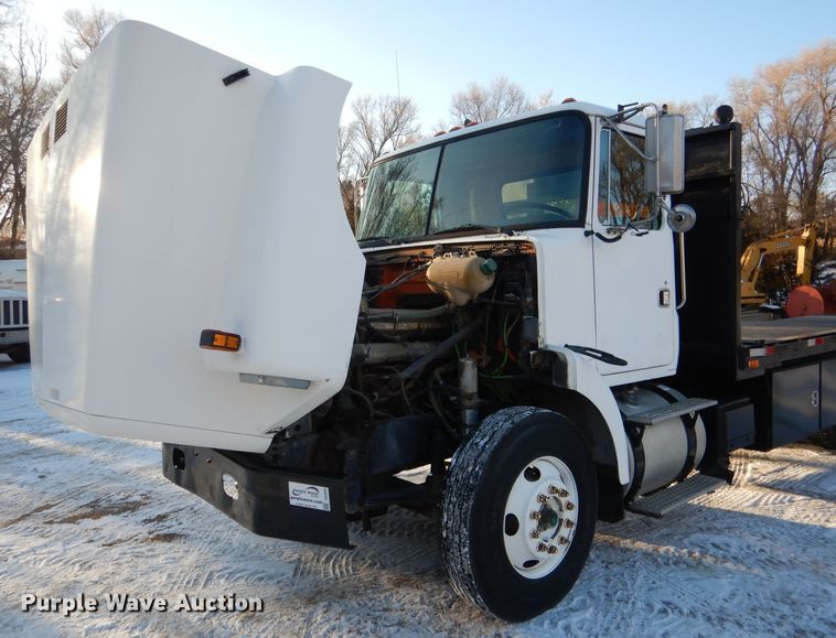 image for item DG5892 1995 White GMC WG flatbed truck