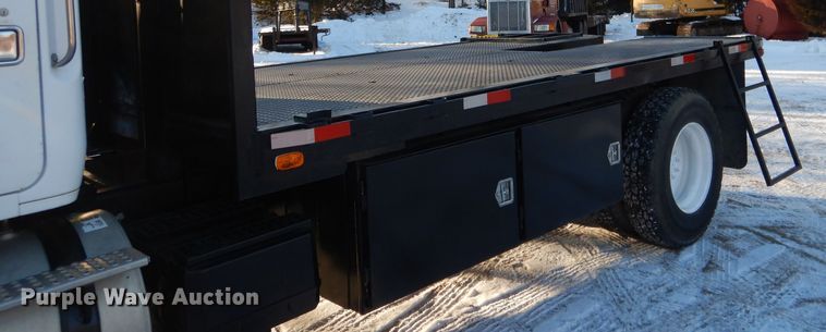 image for item DG5892 1995 White GMC WG flatbed truck