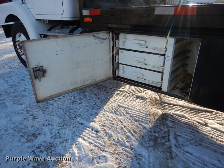 image for item DG5892 1995 White GMC WG flatbed truck