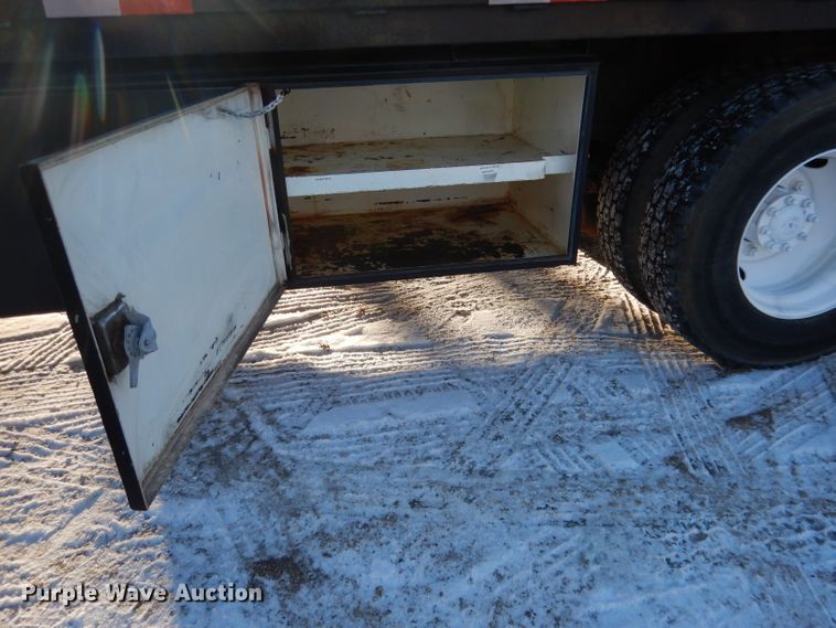 image for item DG5892 1995 White GMC WG flatbed truck