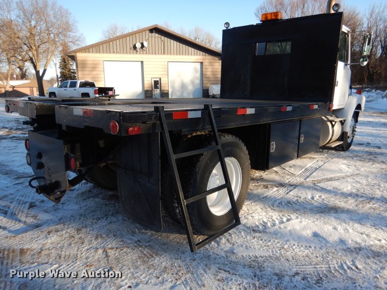 image for item DG5892 1995 White GMC WG flatbed truck