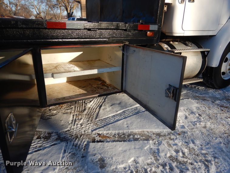 image for item DG5892 1995 White GMC WG flatbed truck