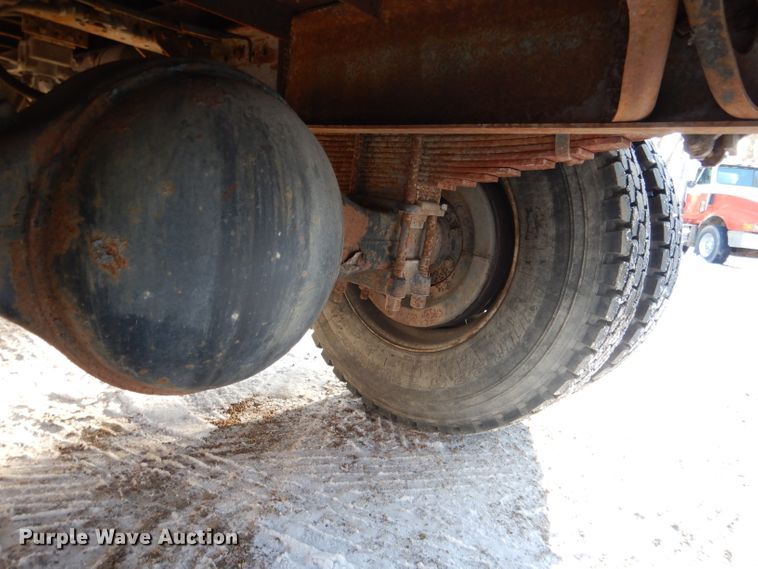 image for item DG5892 1995 White GMC WG flatbed truck