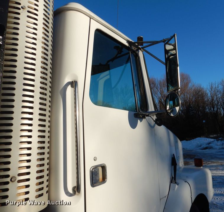 image for item DG5892 1995 White GMC WG flatbed truck