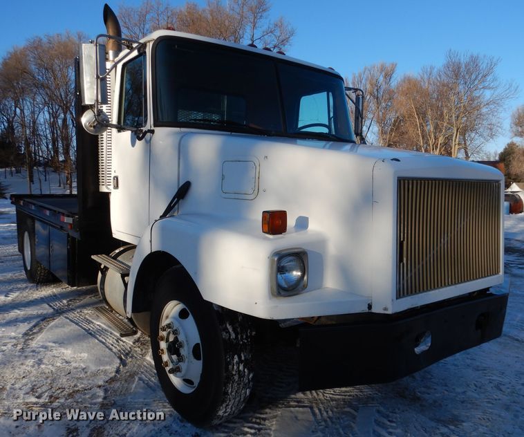 image for item DG5892 1995 White GMC WG flatbed truck