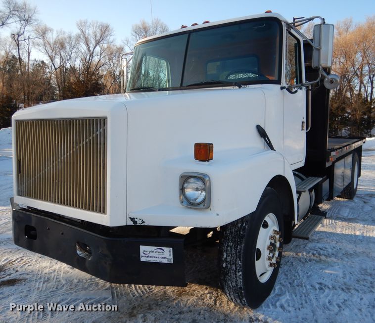 image for item DG5892 1995 White GMC WG flatbed truck