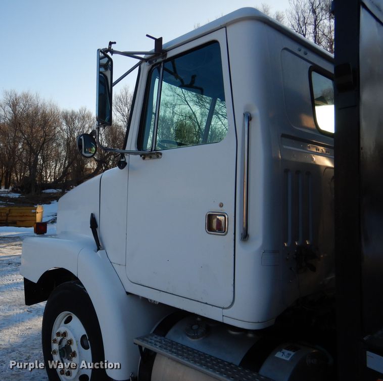 image for item DG5892 1995 White GMC WG flatbed truck