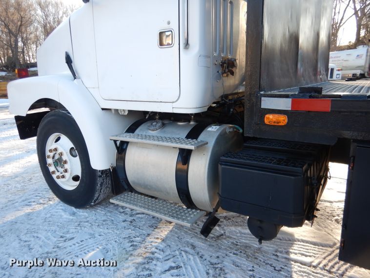 image for item DG5892 1995 White GMC WG flatbed truck