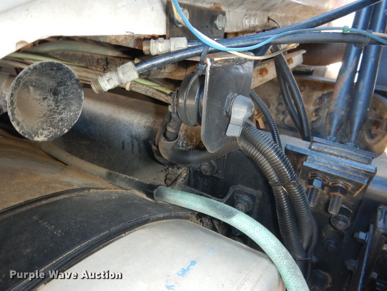 image for item DG5892 1995 White GMC WG flatbed truck