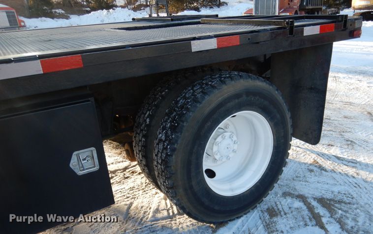 image for item DG5892 1995 White GMC WG flatbed truck