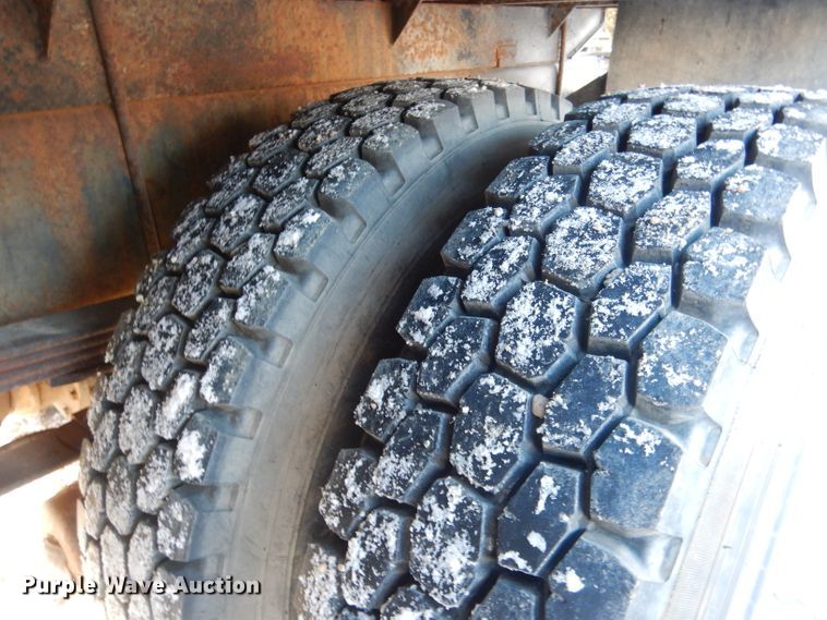 image for item DG5892 1995 White GMC WG flatbed truck