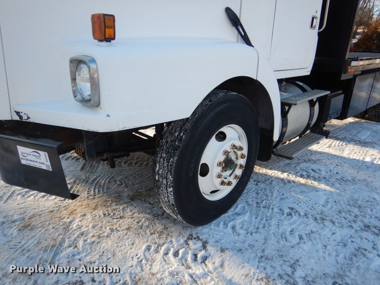 image for item DG5892 1995 White GMC WG flatbed truck