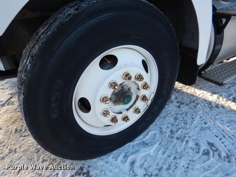 image for item DG5892 1995 White GMC WG flatbed truck