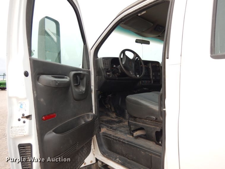 image for item DH2259 2006 GMC C4500 Crew Cab flatbed truck