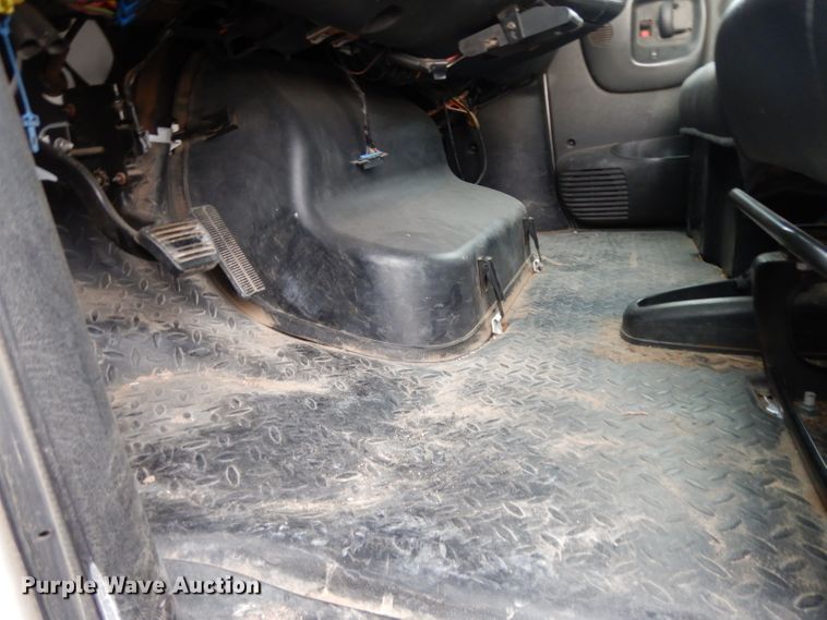 image for item DH2259 2006 GMC C4500 Crew Cab flatbed truck