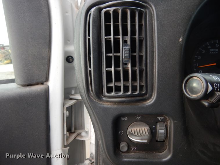 image for item DH2259 2006 GMC C4500 Crew Cab flatbed truck