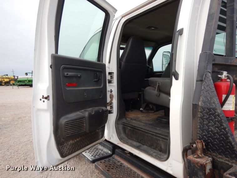 image for item DH2259 2006 GMC C4500 Crew Cab flatbed truck