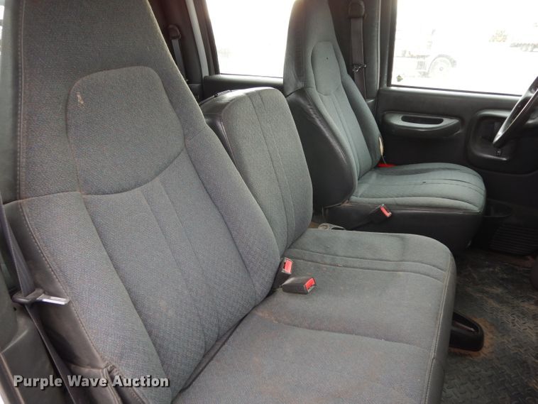 image for item DH2259 2006 GMC C4500 Crew Cab flatbed truck