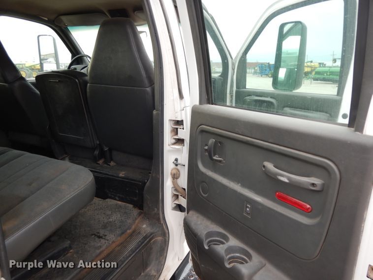 image for item DH2259 2006 GMC C4500 Crew Cab flatbed truck