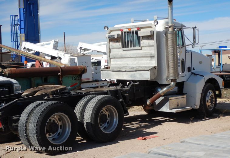 image for item DH2262 1999 Peterbilt 385 semi truck