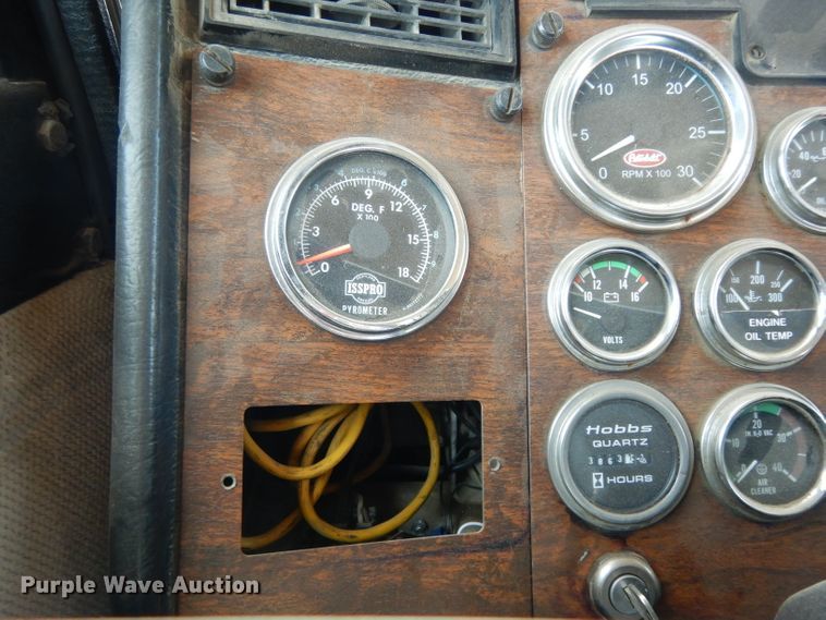 image for item DH2262 1999 Peterbilt 385 semi truck