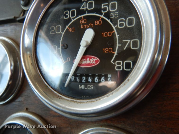 image for item DH2262 1999 Peterbilt 385 semi truck